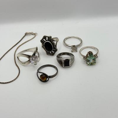 LOT 202: Sterling Silver Rings & Bracelet (21.2g)