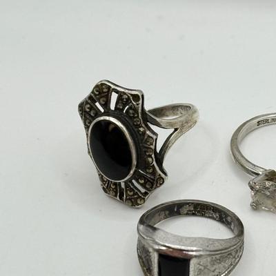 LOT 202: Sterling Silver Rings & Bracelet (21.2g)