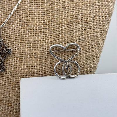 LOT 204: Rosary Beads & Sterling Silver Religious Jewelry (28.9g)