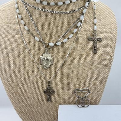 LOT 204: Rosary Beads & Sterling Silver Religious Jewelry (28.9g)