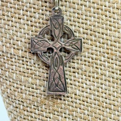 LOT 204: Rosary Beads & Sterling Silver Religious Jewelry (28.9g)