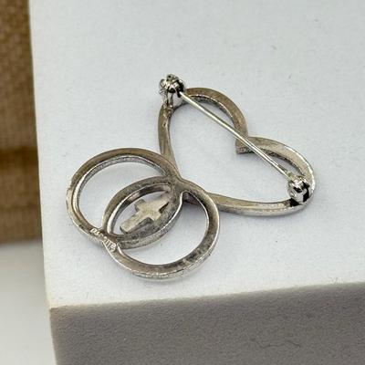 LOT 204: Rosary Beads & Sterling Silver Religious Jewelry (28.9g)