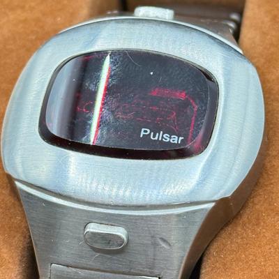 LOT 205: Vintage Pulsar P3 Time Computer Watch in Original Case