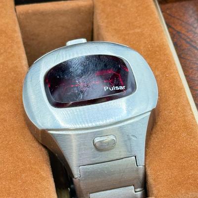 LOT 205: Vintage Pulsar P3 Time Computer Watch in Original Case