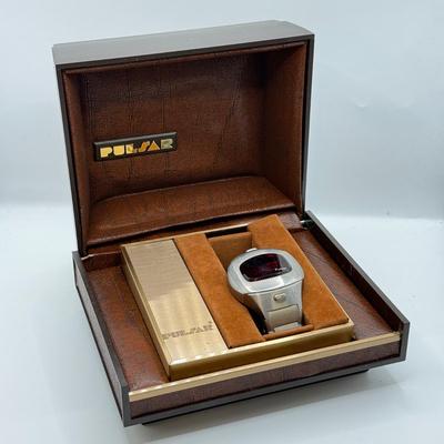 LOT 205: Vintage Pulsar P3 Time Computer Watch in Original Case