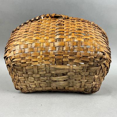 L395 Primitive Oak Split Gathering Basket and Wicker Wash Basket