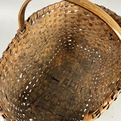 L395 Primitive Oak Split Gathering Basket and Wicker Wash Basket