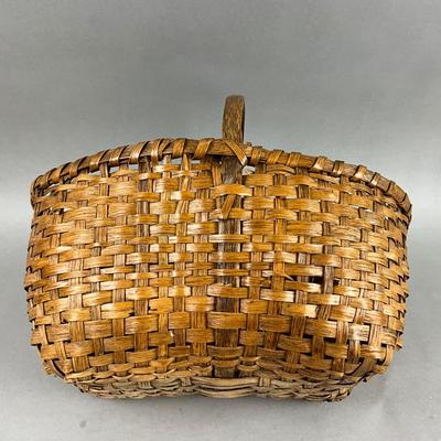 L395 Primitive Oak Split Gathering Basket and Wicker Wash Basket