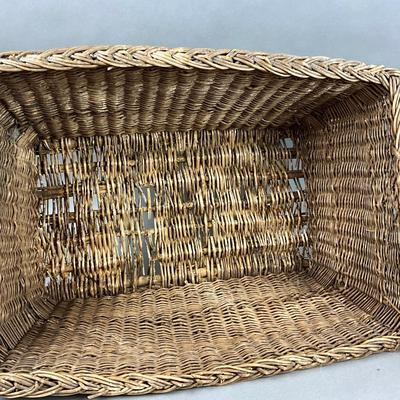 L395 Primitive Oak Split Gathering Basket and Wicker Wash Basket