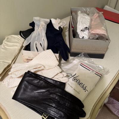 Vintage Ladies Gloves Lot 140