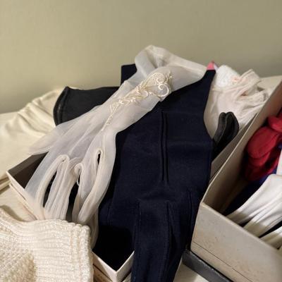 Vintage Ladies Gloves Lot 140