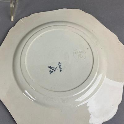 K407 Set of Four French E. Bourgeois Hexagonal Plate Set with French Cookbook