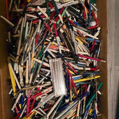 Insane pen collection - likely over 1,000 ink pens - Advertising pen collection