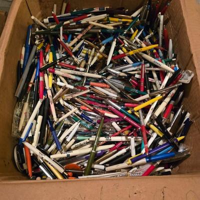 Insane pen collection - likely over 1,000 ink pens - Advertising pen collection