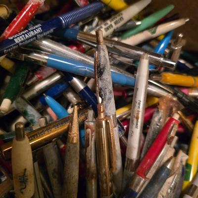 Insane pen collection - likely over 1,000 ink pens - Advertising pen collection