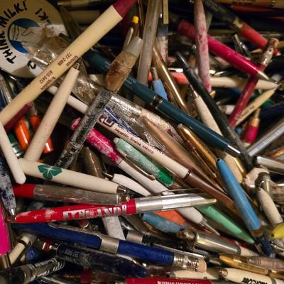Insane pen collection - likely over 1,000 ink pens - Advertising pen collection