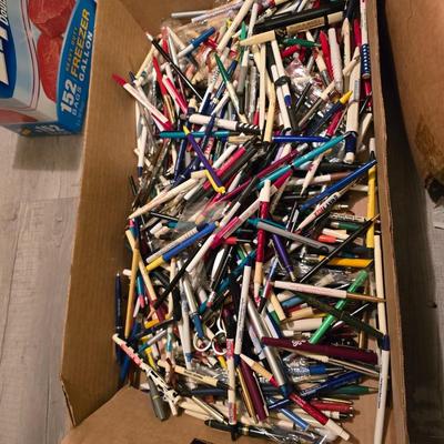 Insane pen collection - likely over 1,000 ink pens - Advertising pen collection