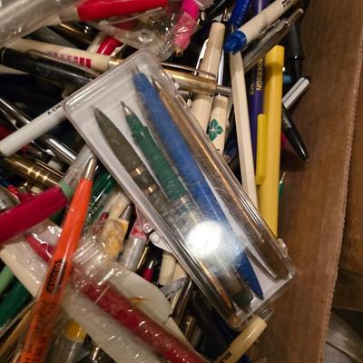 Insane pen collection - likely over 1,000 ink pens - Advertising pen collection