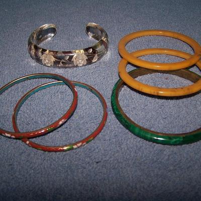LOT 58 WONDERFUL VINTAGE 6 BANGLE BRACELETS 1 CUFF