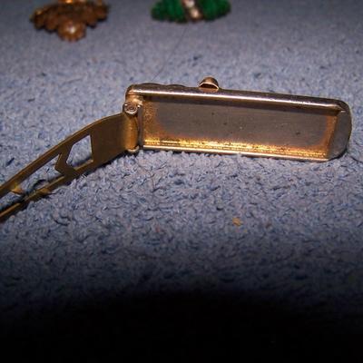 LOT 60 GRAND OLD JEWELRY