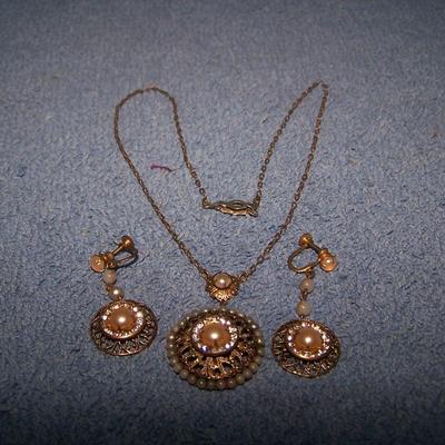 LOT 61 WONDERFUL OLD JEWELRY