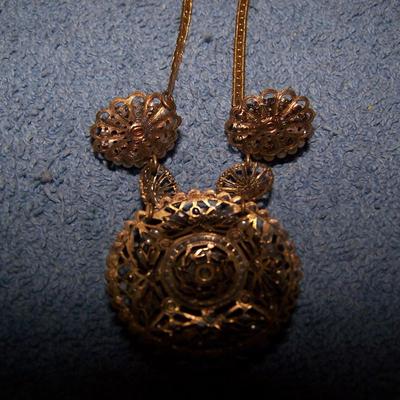 LOT 61 WONDERFUL OLD JEWELRY