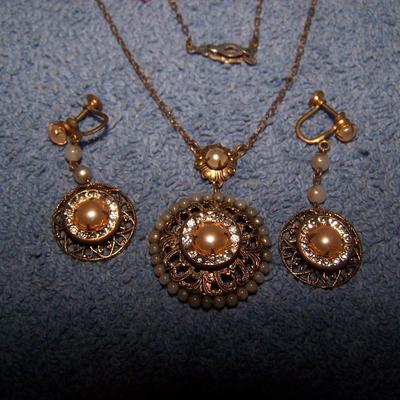 LOT 61 WONDERFUL OLD JEWELRY