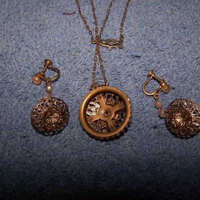 LOT 61 WONDERFUL OLD JEWELRY