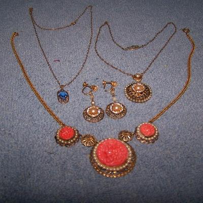 LOT 61 WONDERFUL OLD JEWELRY