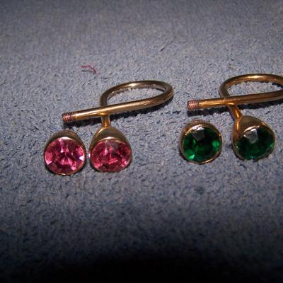 LOT 62 UNIQUE VINTAGE STUFF 2 KEY RINGS ALUMINUM MATCHBOOK COVER PERFUME