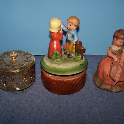 LOT 72 WONDERFUL COLLECTABLE MUSIC BOXES