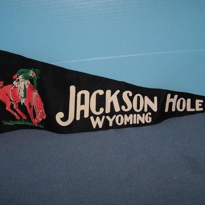 LOT 75 GREAT VINTAGE PENNANTS-WY/MOHAWK/WAUKEGAN plus