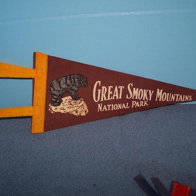 LOT 76 GREAT VINTAGE PENNANTS--NATL PARKS/WORLD'S FAIR/TX