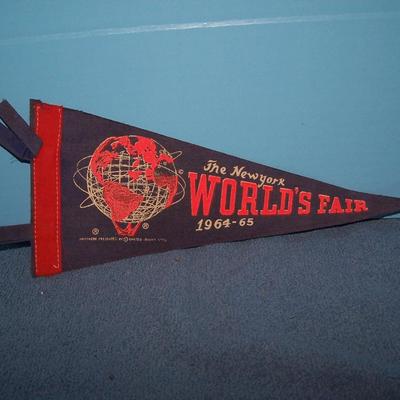 LOT 76 GREAT VINTAGE PENNANTS--NATL PARKS/WORLD'S FAIR/TX