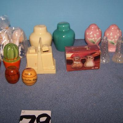 LOT 79 FAB VINTAGE SALT/PEPPER SHAKERS
