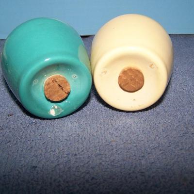 LOT 79 FAB VINTAGE SALT/PEPPER SHAKERS
