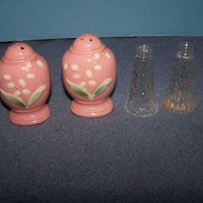 LOT 79 FAB VINTAGE SALT/PEPPER SHAKERS