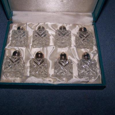 LOT 80 LOVELY VINTAGE EALES CRYSTAL SALT/PEPPER SHAKERS in BOX