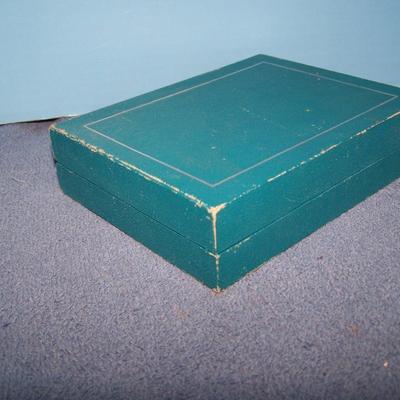 LOT 80 LOVELY VINTAGE EALES CRYSTAL SALT/PEPPER SHAKERS in BOX