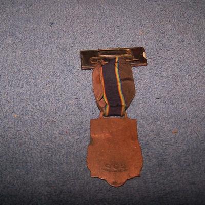 LOT 82 WONDERFUL OLD PINS/RIBBONS--VETERANS/FRATERNAL ++