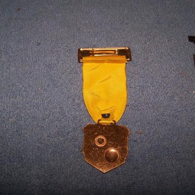 LOT 82 WONDERFUL OLD PINS/RIBBONS--VETERANS/FRATERNAL ++