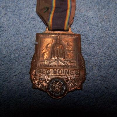 LOT 82 WONDERFUL OLD PINS/RIBBONS--VETERANS/FRATERNAL ++