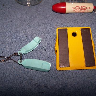 LOT 84 INTERESTING VINTAGE ADVERTISING ITEMS