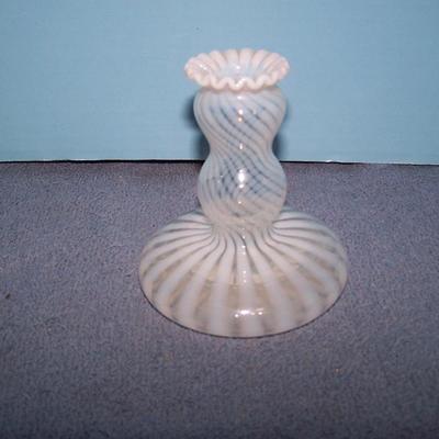 LOT 92 BEAUTIFUL VINTAGE ART GLASS