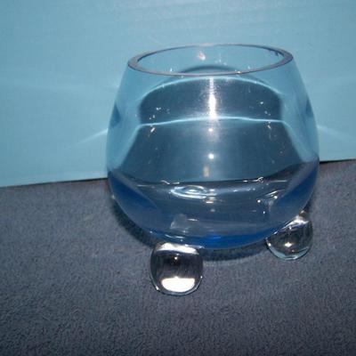 LOT 92 BEAUTIFUL VINTAGE ART GLASS