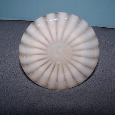 LOT 92 BEAUTIFUL VINTAGE ART GLASS