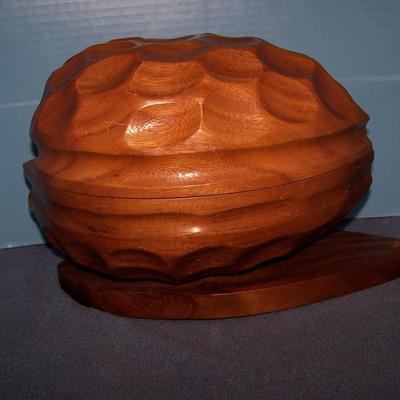 LOT 93 AMAZING VINTAGE MCM GIANT WALNUT NUT BOWL & MALLET