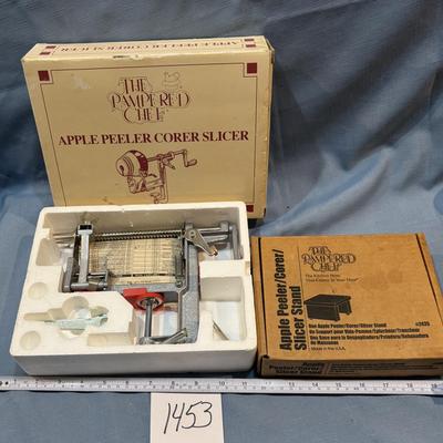 Pampered Chef Apple Lot