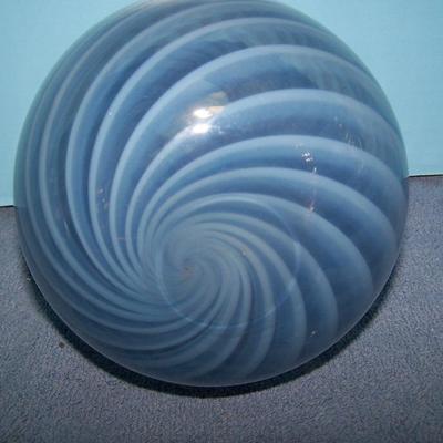 LOT 95 MORE LOVELY ART GLASS