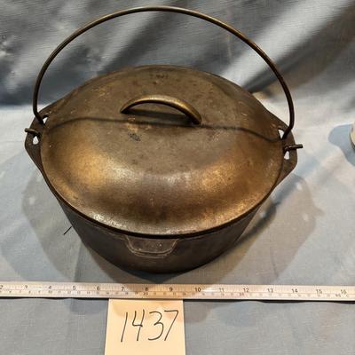 Cast Iron Dutch Oven